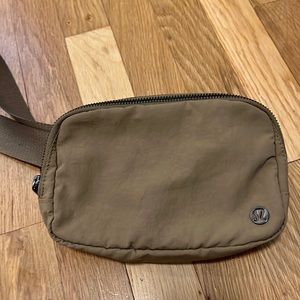 Lululemon Everywhere Belt Bag 1L